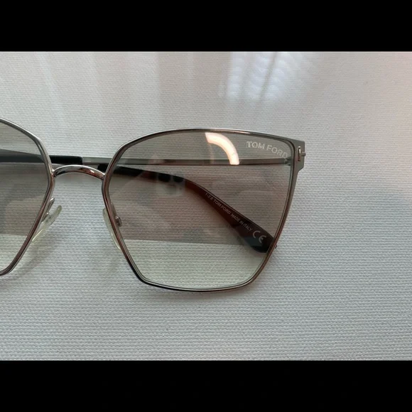 Tom Ford Helena TF653 18C Sunglasses Tom Ford Helena TF653 18C Sunglasses main image 4
